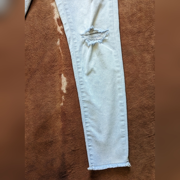 So High Rise Distressed Jegging - Picture 5 of 16